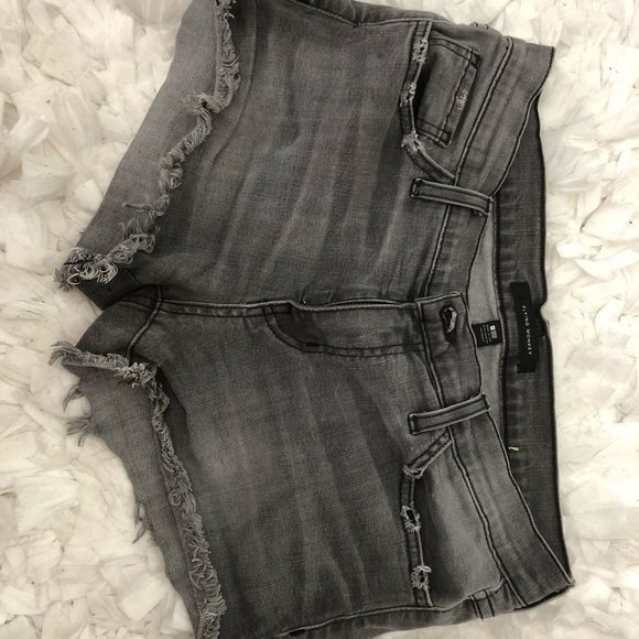 Shorts - Picture 3 of 5